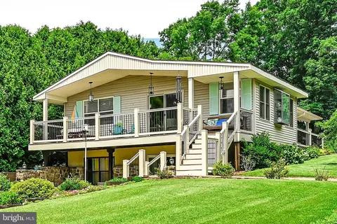 1138 Fawn Cv, Auburn, PA 17922