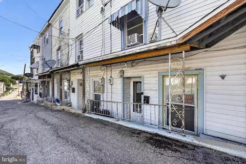 6 Cherry St, Tamaqua, PA 18252