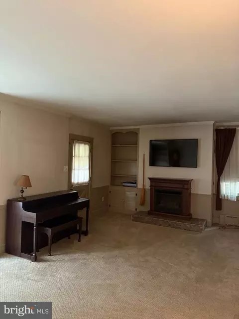Living - 8 N 4th St, Ashland, PA 17921 photo 1 of 3