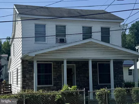 90 S State Rd, Tremont, PA 17981