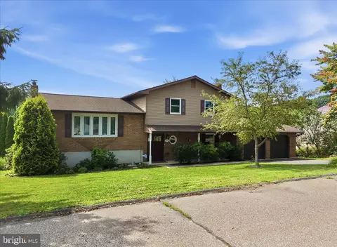 544 Maple St, Pottsville, PA 17901