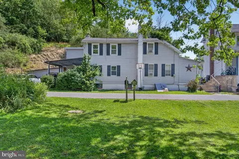 2299 Sunny Rd, New Ringgold, PA 17960