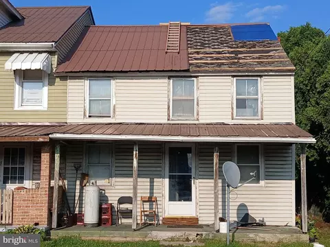 214 E Railroad Ave, New Ringgold, PA 17960
