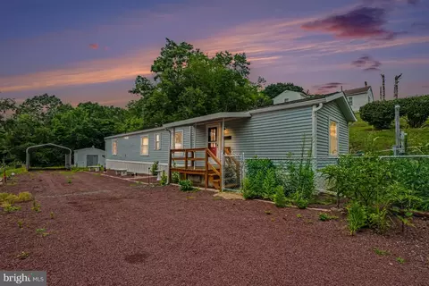 17 Albert Blvd, Pottsville, PA 17901