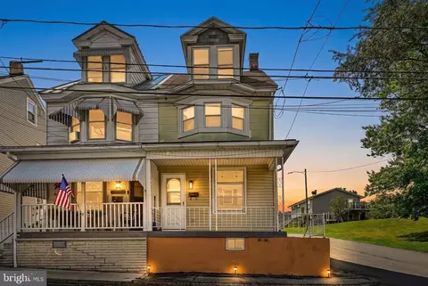 1427 S Seneca St, Pottsville, PA 17901