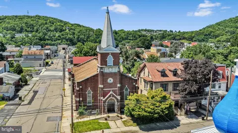 50 S Nichols St, Saint Clair, PA 17970