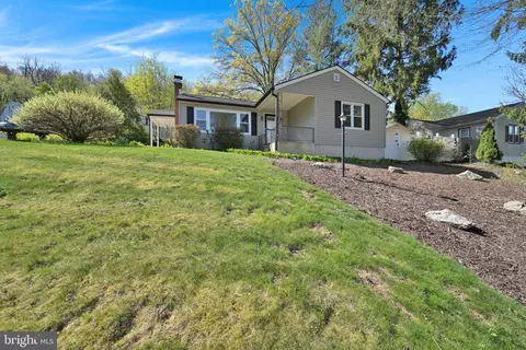 127 Mahantongo Dr, Pottsville, PA 17901