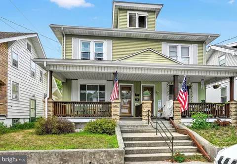 16 Laurel St, Pine Grove, PA 17963