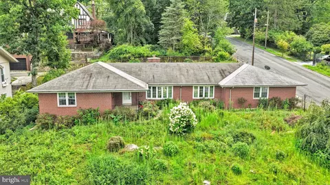 1323 Mahantongo St, Pottsville, PA 17901