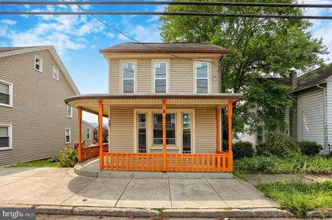 10 E Grand Ave, Tower City, PA 17980