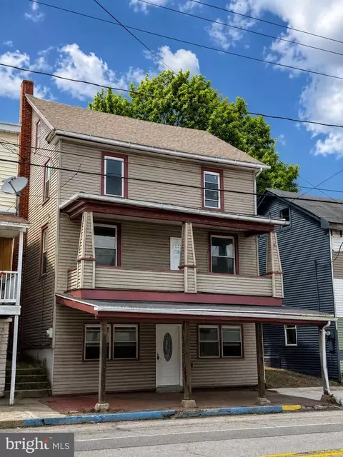17 E Grand Ave, Tower City, PA 17980