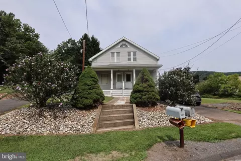 225 227 Shultz Rd, Pine Grove, PA 17963