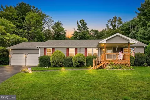 90 Hometown Ave, Tamaqua, PA 18252