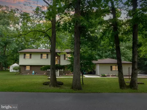 154 Lake Dr, Nesquehoning, PA 18240