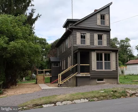43 Main St, Tremont, PA 17981