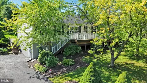 1290 Running Deer Dr, Auburn, PA 17922