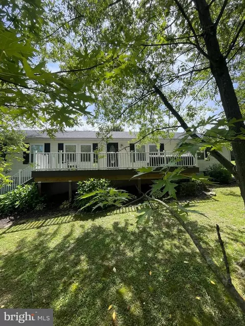 1290 Running Deer Dr, Auburn, PA 17922