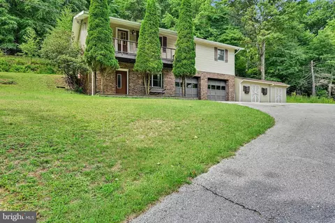 215 W Wilder St, Cressona, PA 17929