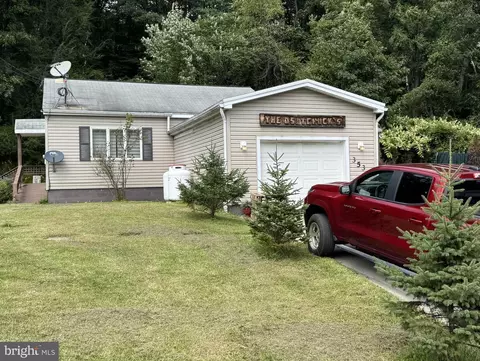 353 Valley Rd, Pottsville, PA 17901