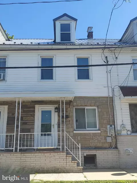25 N Center St, Frackville, PA 17931