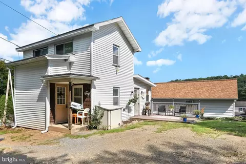 7 W Wood St W, Pine Grove, PA 17963
