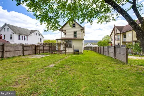 1947 E Grand Ave, Tower City, PA 17980