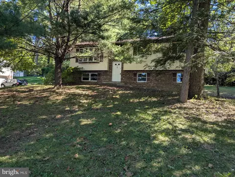 78 Sweet Arrow Lake Rd, Pine Grove, PA 17963