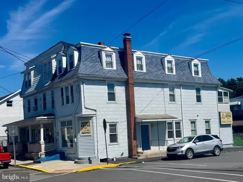 42 Kimber St, New Philadelphia, PA 17959