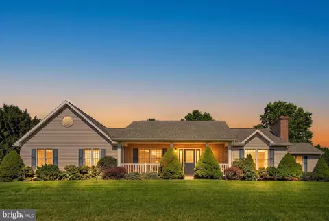 1408 W Maple St, Valley View, PA 17983