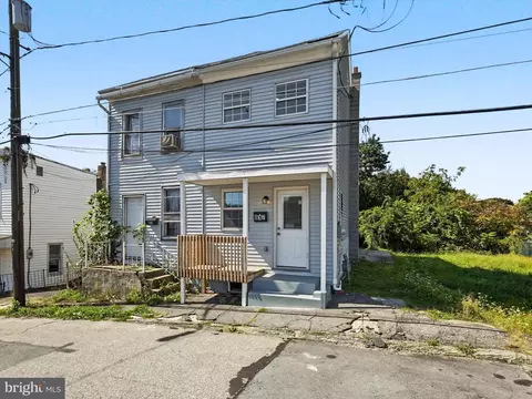 617 N 7th St, Pottsville, PA 17901