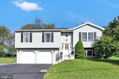 1718 Running Deer Dr, Auburn, PA 17922