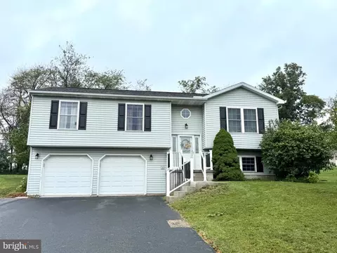 1718 Running Deer Dr, Auburn, PA 17922
