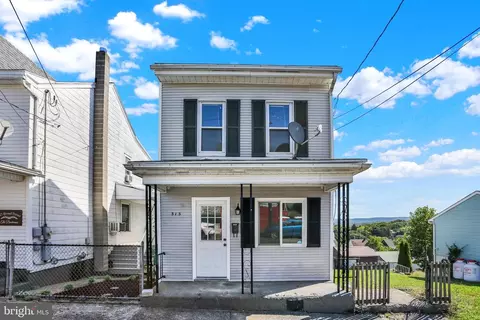 315 Broad St, Saint Clair, PA 17970