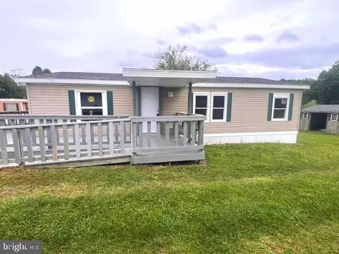 19 Sammy Mobile Home Park Rd, Schuylkill Haven, PA 17972