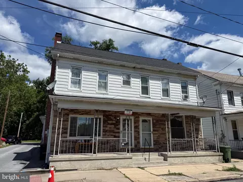 35 Pottsville St E, Pine Grove, PA 17963
