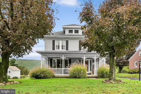 1730 W Main St, Valley View, PA 17983