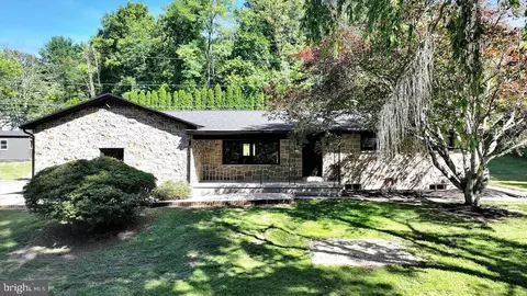 11 Locust Ln, Orwigsburg, PA 17961