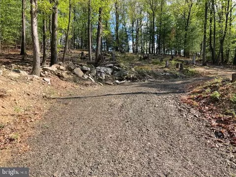 2464 Papoose Dr, Auburn, PA 17922