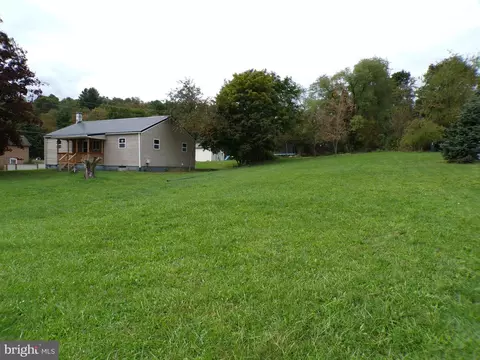 562 S Suedberg Rd, Pine Grove, PA 17963