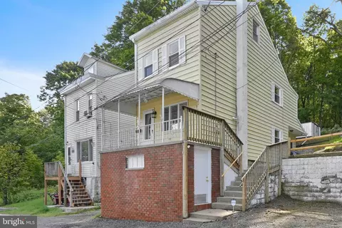 1023 W Schuylkill Ave, Pottsville, PA 17901