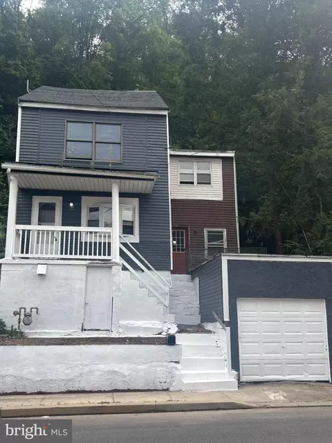 321 Peacock St, Pottsville, PA 17901