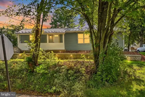 2 Brown Ln, Pine Grove, PA 17963
