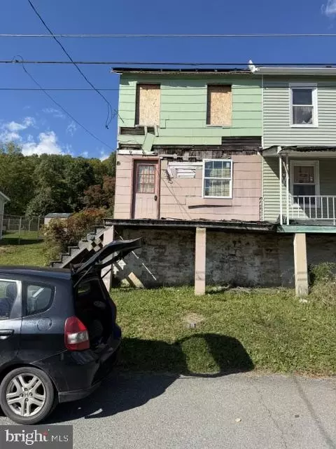 17 Main St, New Philadelphia, PA 17959