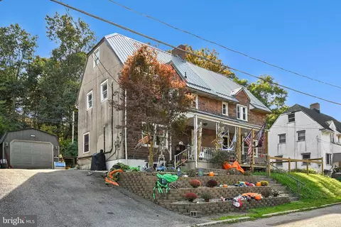 32 E Foster Ave, Coaldale, PA 18218
