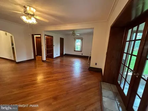Living - 701 S State Rd, Barnesville, PA 18214 photo 4 of 6