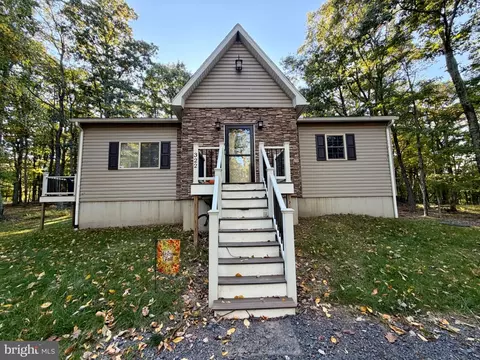 322 N Spring Mountain Dr, Zion Grove, PA 17985