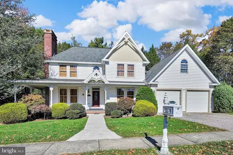 8 Tall Oaks Dr, Pottsville, PA 17901