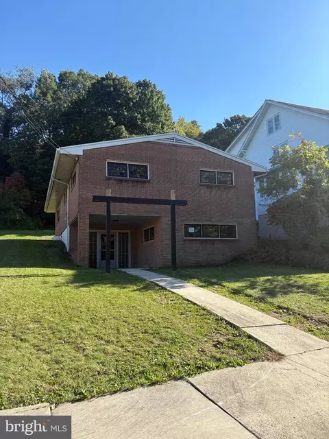 1931 W Howard Ave, Pottsville, PA 17901