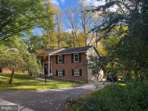 218 Forest Rd, Pottsville, PA 17901