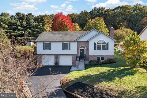 686 W Wynonah Dr, Auburn, PA 17922